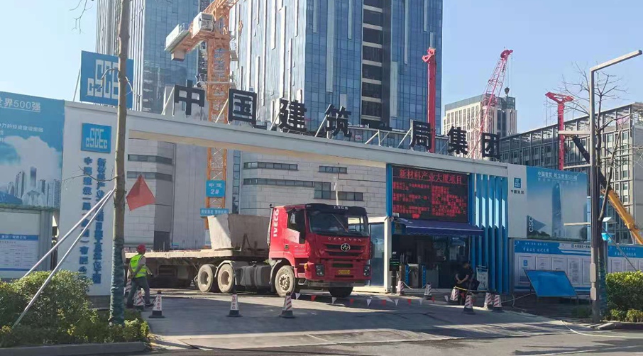 围挡厂家、建筑施工围挡围深圳新材料产业大厦项目提供安全保障